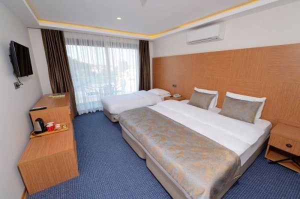 Teras Balkonlu Geniş Oda 1