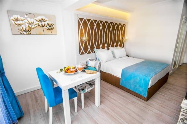 Deluxe Room with Jacuzzi 2