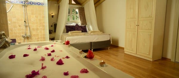 Honeymoon Suite 3