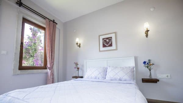 Çatı Katı Deniz Manzaralı Oda 4