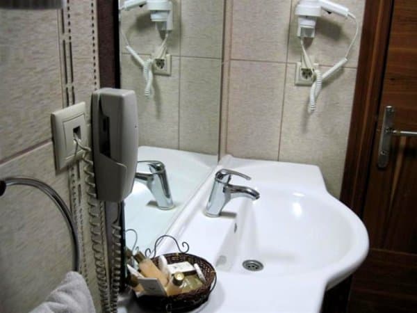 STANDARD ÜÇ YATAKLI ODA 3