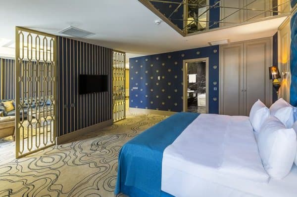 PRESIDENTIAL SUITE 1