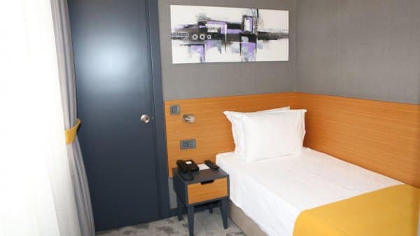 Single Tek Kişilik  1