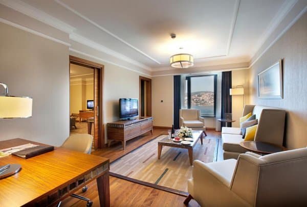 Deluxe Suite Room Sea View 4