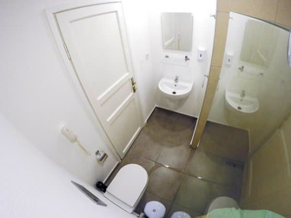 Standart Kara Manzaralı Oda 4