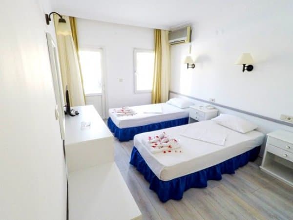 Standart Kara Manzaralı Oda 3