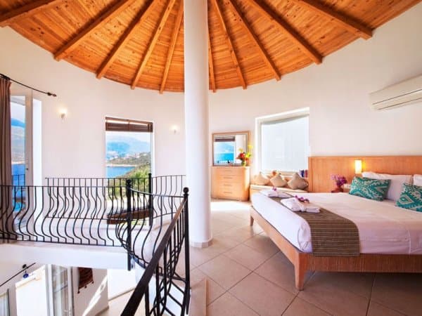 Mini Havuzlu Deniz Kenarı Villa 1