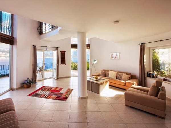 Mini Havuzlu Deniz Kenarı Villa 2