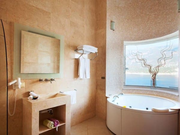 Mini Havuzlu Deniz Kenarı Villa 4