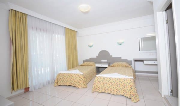 Cadde Manzaralı Oda 1