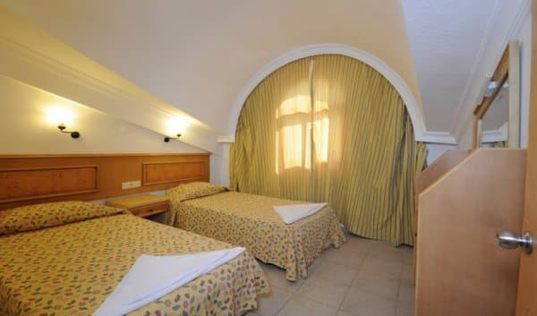 Havuz Manzaralı Oda 1