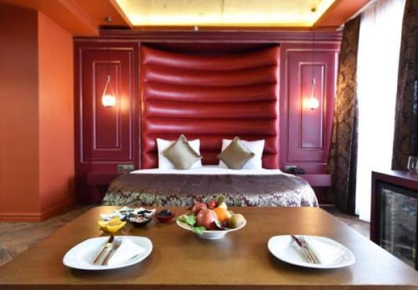 Honeymoon Room 2