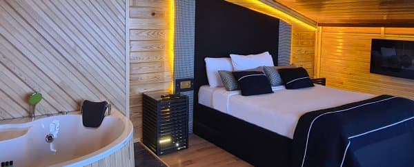 Jakuzili King Suite 1