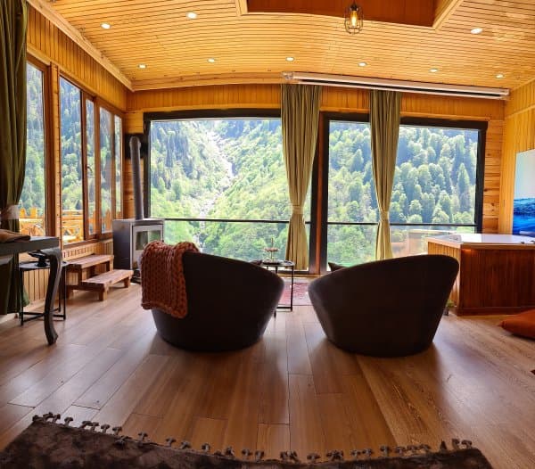 Jakuzili Chalet Suit Şömineli, Balkonlu ,Mutfak ve Sinema Perdeli	 1