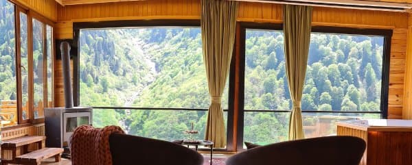 Jakuzili Chalet Suit Şömineli, Balkonlu ,Mutfak ve Sinema Perdeli	 2