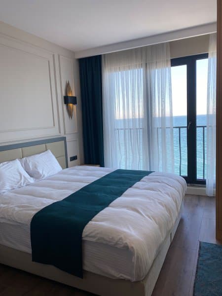 Kara ve Deniz Manzaralı Superior Köşe Oda 2