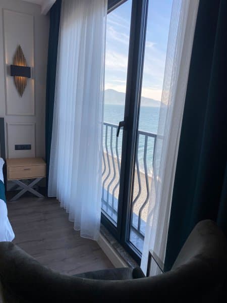 Kara ve Deniz Manzaralı Superior Köşe Oda 3