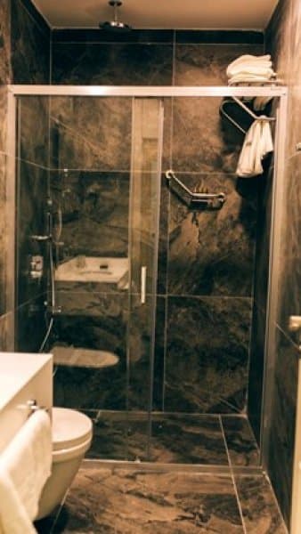 Kara Manzaralı Standart Oda 4