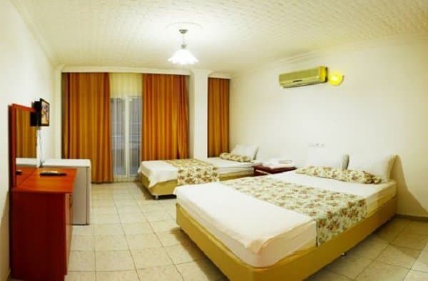 Standart Kara Manzaralı Oda 2