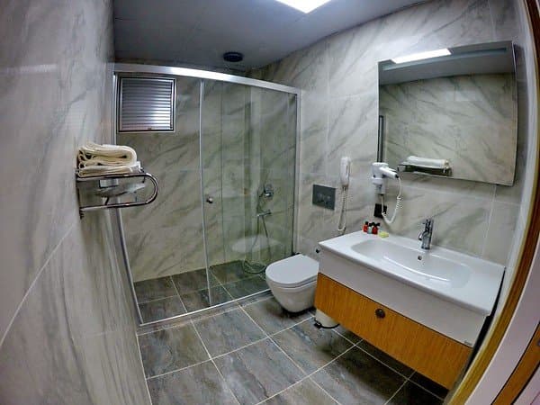 Standart İki kişilik Cadde Manzaralı Balkonlu Oda 2