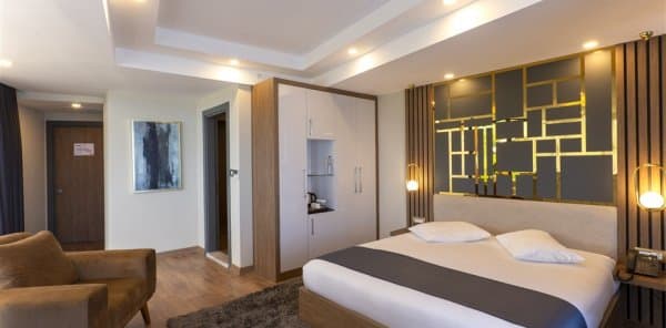 Premium Deluxe Teras Oda Göl Manzaralı 1