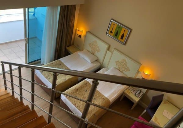 Kısmi Deniz Manzaralı Dublex Aile Odası 4