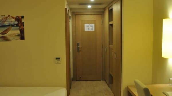 Standart Kara Manzaralı Oda 2