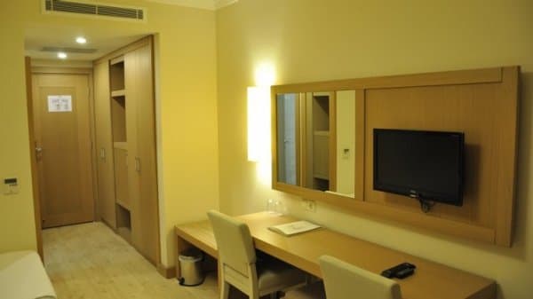 Standart Kara Manzaralı Oda 3