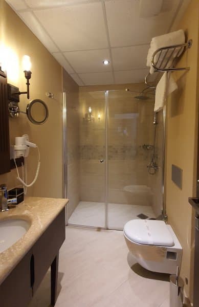 Mutfaklı Çift Kişilik Göl Manzaralı Oda 4