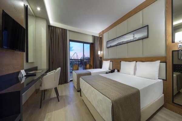 Standart Kara Manzaralı Oda 1