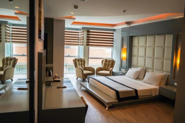 Şehir Manzaralı Junior Suit 1