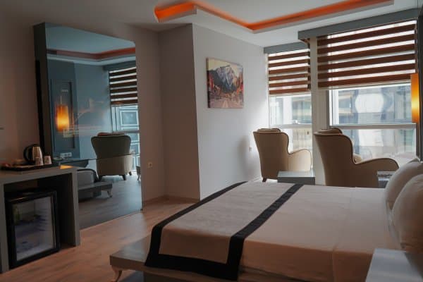 Şehir Manzaralı Junior Suit 4