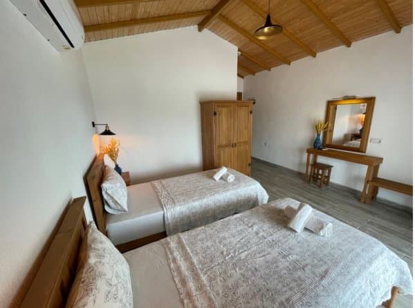 Deniz Manzaralı İki Ayrı Yataklı Oda 2