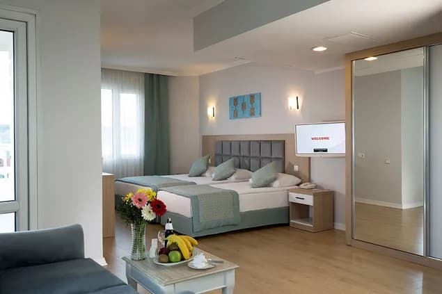 Standart Kara Manzaralı Oda 4