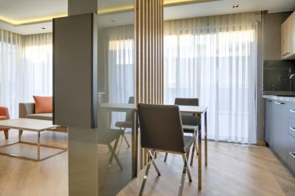 Grand Deluxe Suite	 3