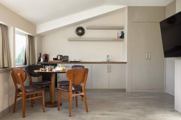Deluxe Suite 4