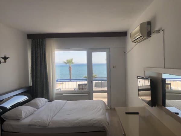 Balkonlu Şehir Manzaralı Üç Kişilik Oda 1