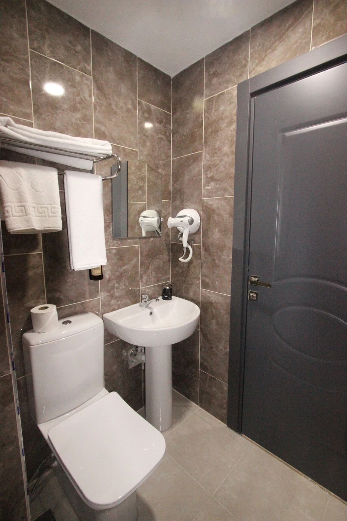 Deluxe Suit Balkonlu (4 kişilik 1 çift kişilik yatal 2 çekyat) 4