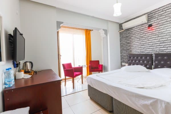 Balkonlu Çift Kişilik Oda	 1