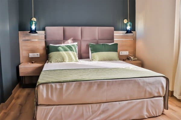 Deluxe French Bed Şehir Manzaralı 1