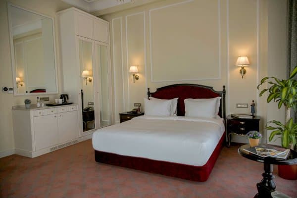 Deluxe French Room 1