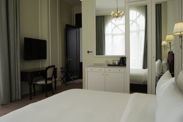 Deluxe French Room 3