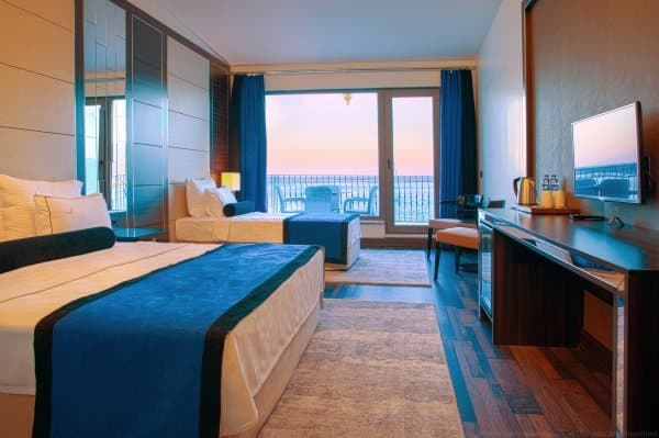 Triple Deniz Manzaralı Oda 1