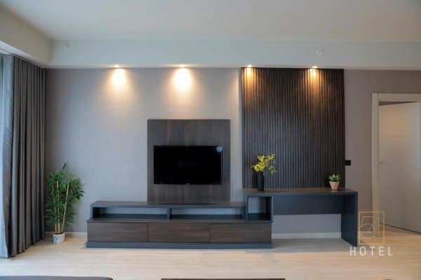 Deluxe King Suite	 4