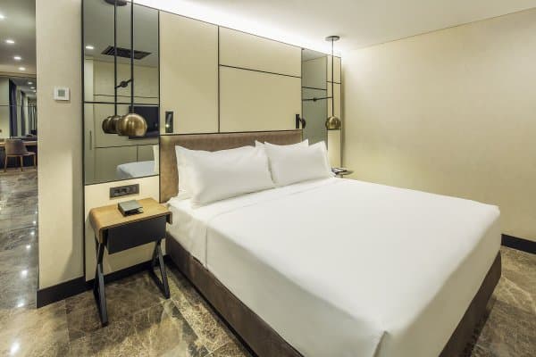 Superior Room King Courtyard View	 2