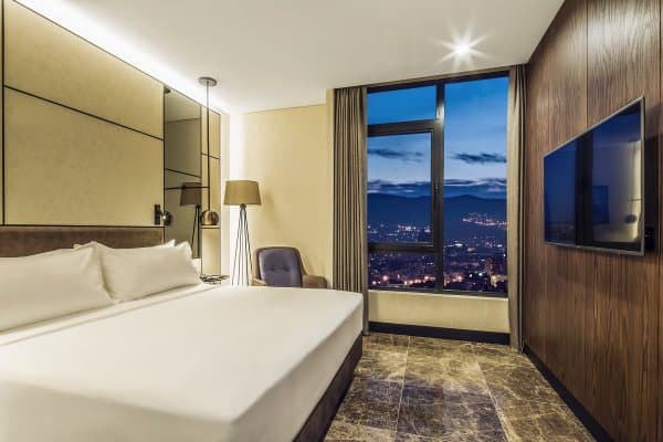 Deluxe Room King Courtyard View	 2