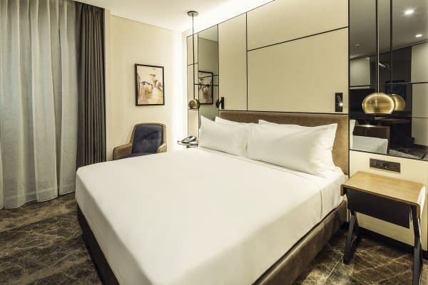 Deluxe Room King Courtyard View	 3