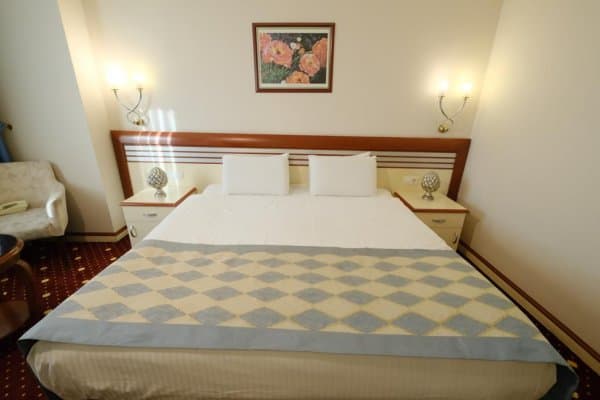 Standart Double Room -Tek Geniş Yataklı Oda 1