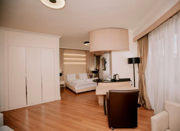 Kara Manzaralı Deluxe Oda  1