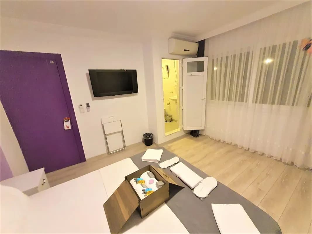 Çift Kişilik, Sokak Manzaralı 3